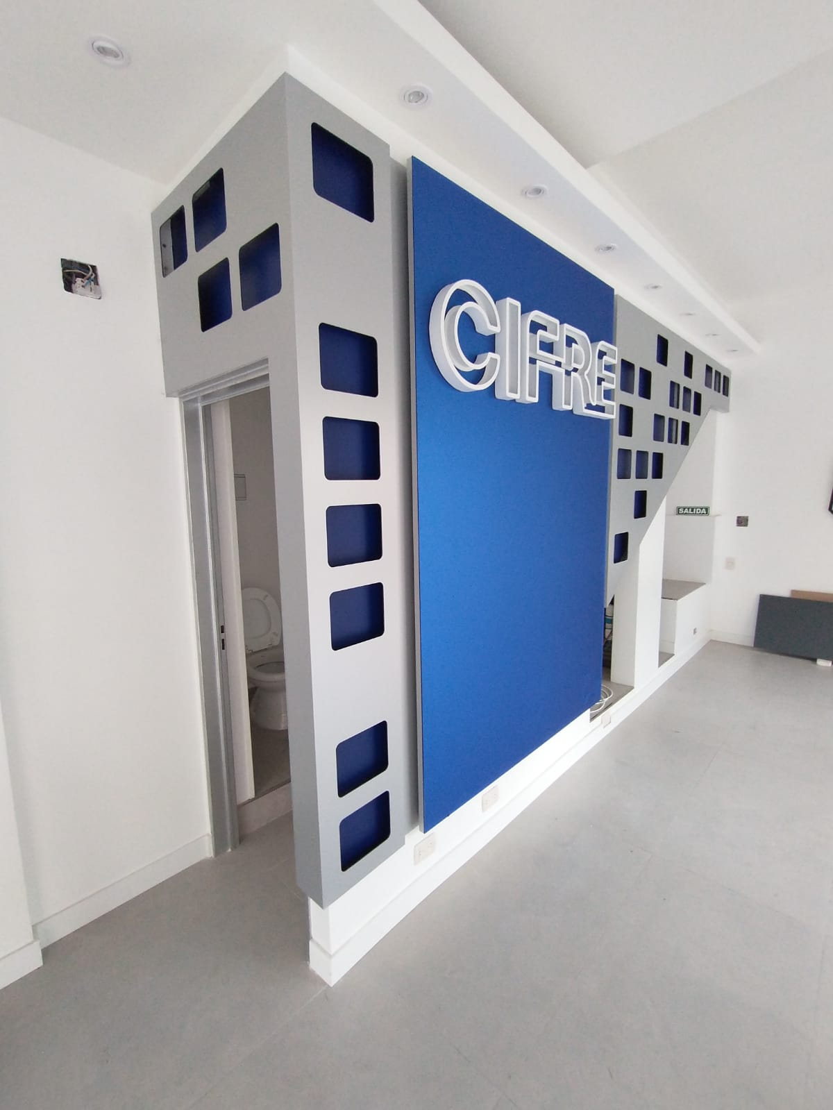 Cifre — Alucobond en interiores, foto 2