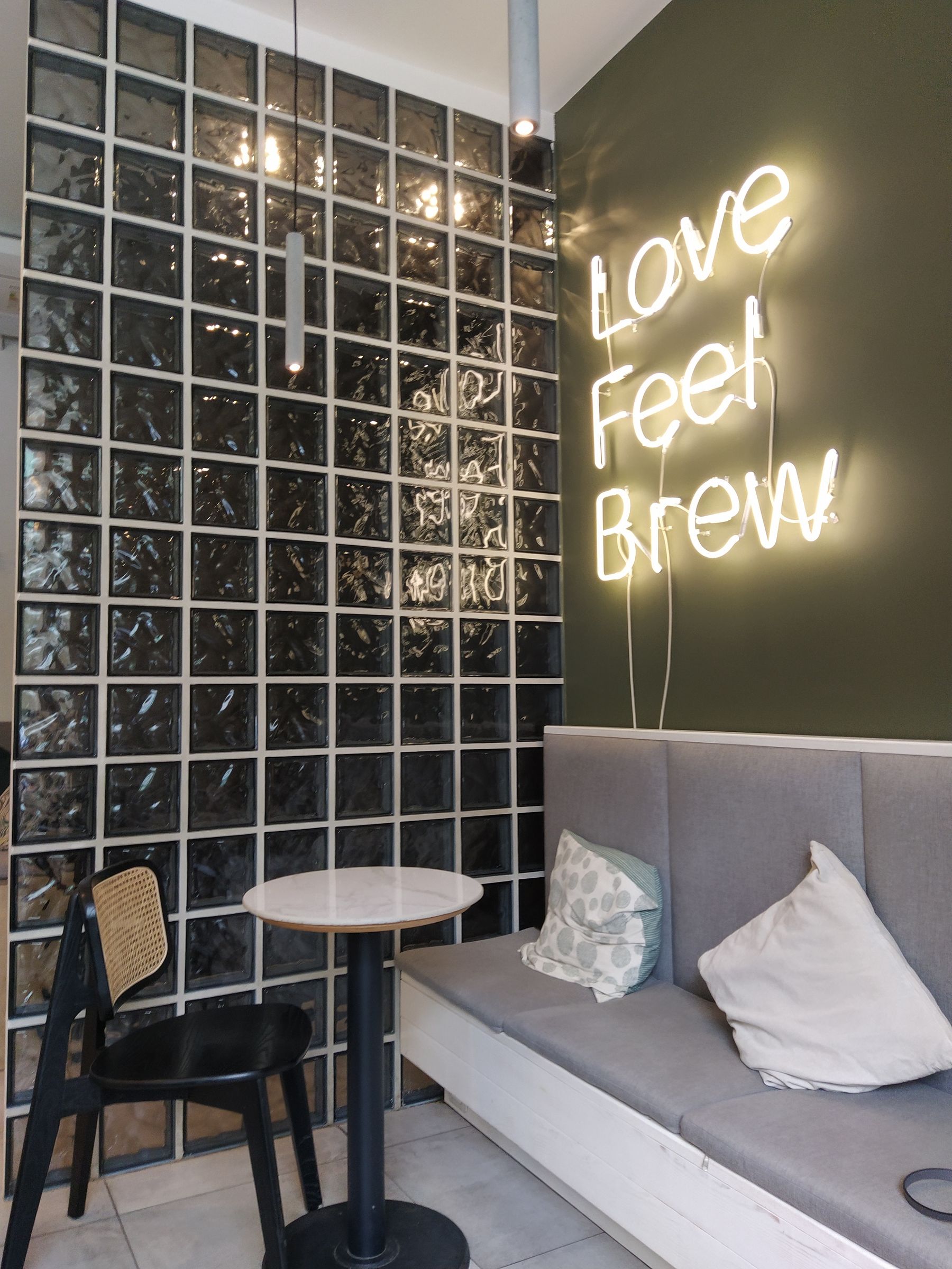 Interior comercial moderno